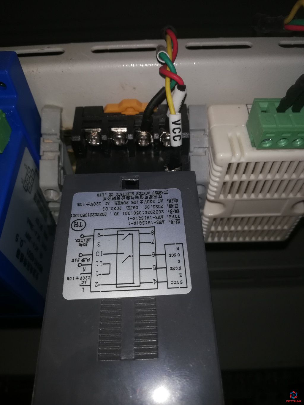 Digital temperature controllers and humidity controllers AWS-1W1SQ1XB-1
